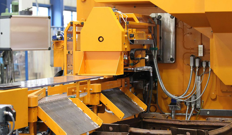 橡塑機(jī)械設(shè)備使用時(shí)應(yīng)該注意哪些問(wèn)題？