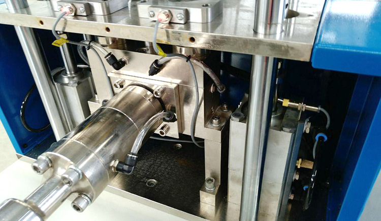 液體硅膠注射機(jī)怎么正確的使用？